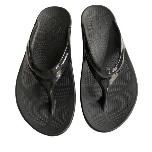 Oofos OOlala Thong Sandal, Black - Picture 3 of 6